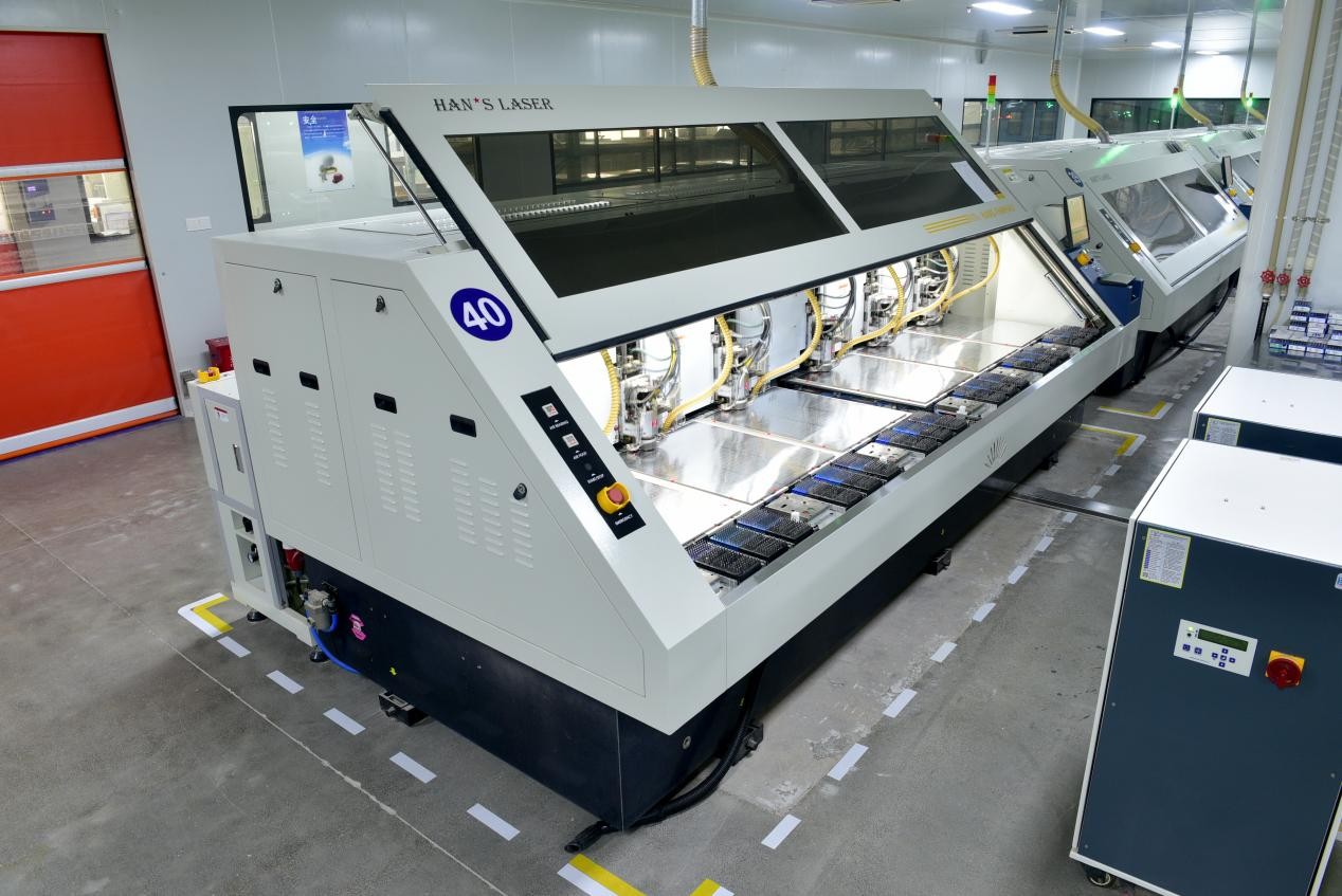 钻孔：全线性电机六轴数控大台面自动钻孔机（大族）