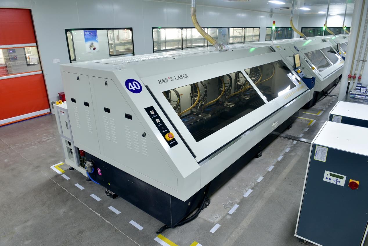 钻孔：全线性电机六轴数控大台面自动钻孔机（大族）